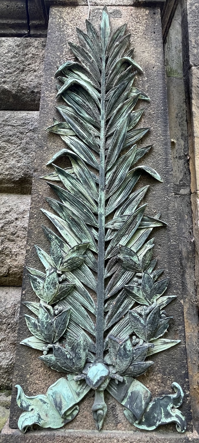 Pilaster mit Palme und Lorbeer Pilaster mit Palme und Lorbeer