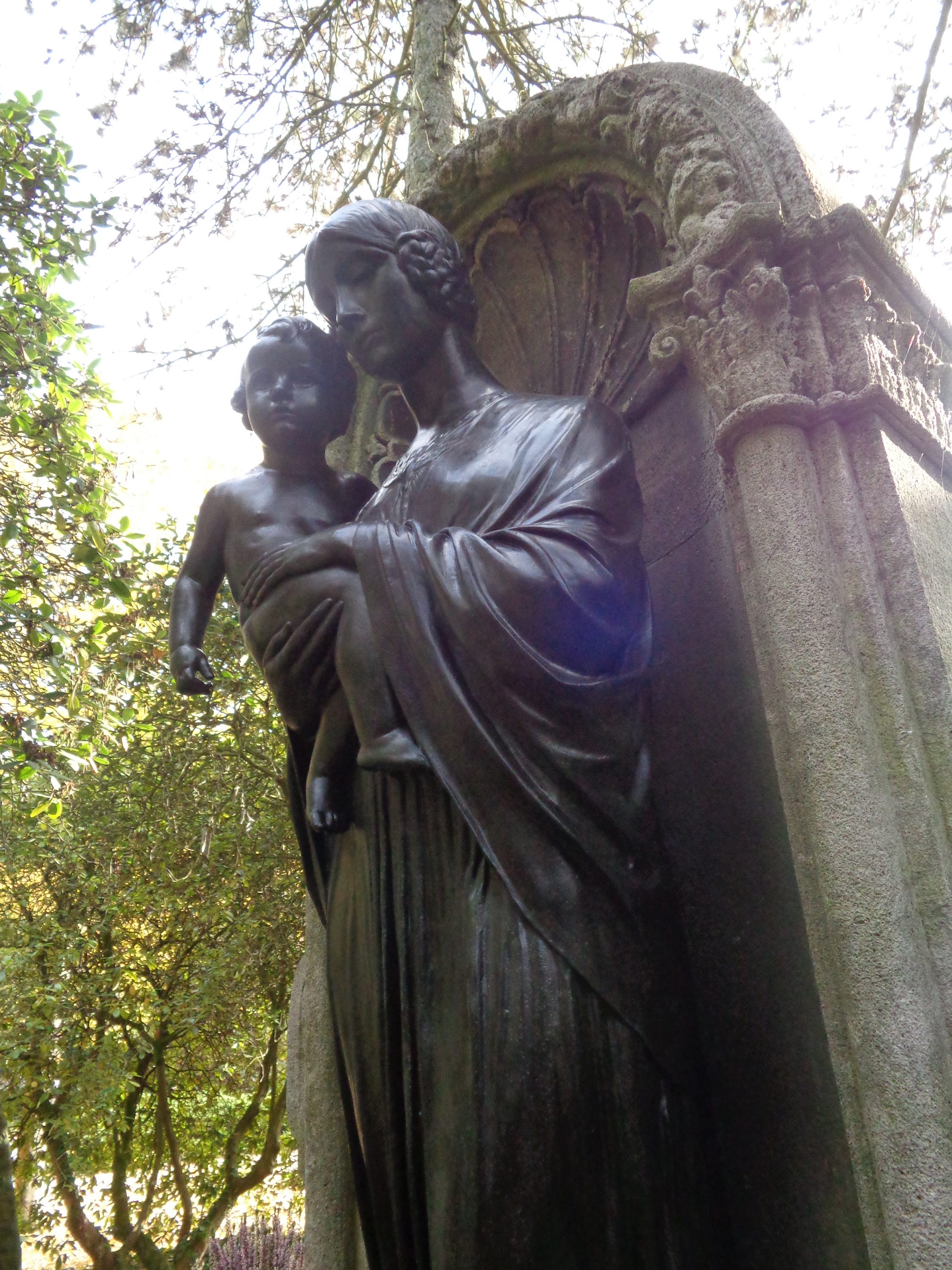 Madonna mit dem Kinde Madonna mit dem Kinde